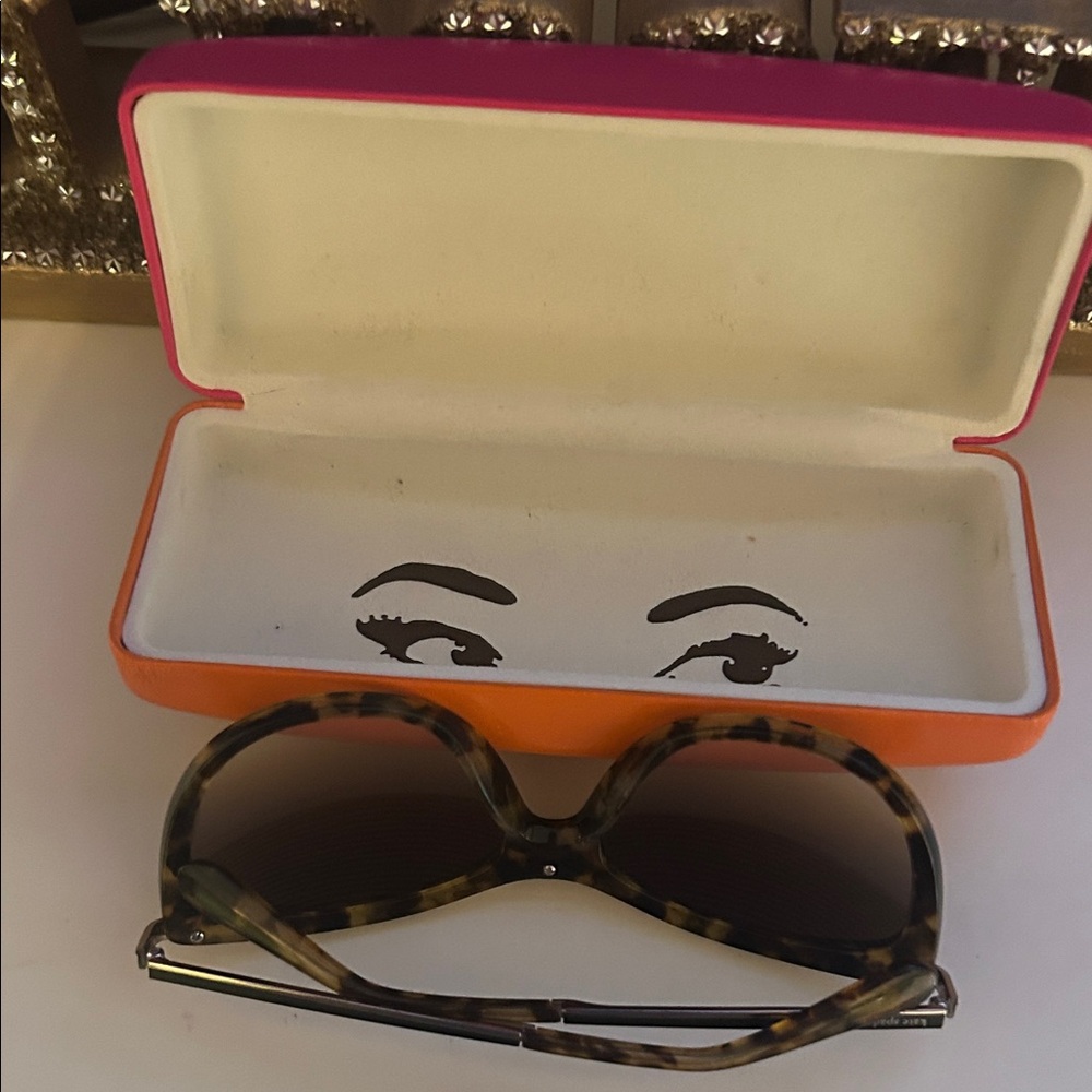 Kate Spade Black and Tortoise Sunglasses. Offers welcome - Picture 4 of 11